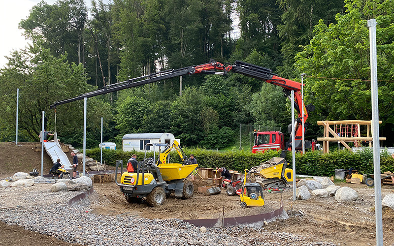 Ze-Gartenumgestaltung_Rutsche_setzen